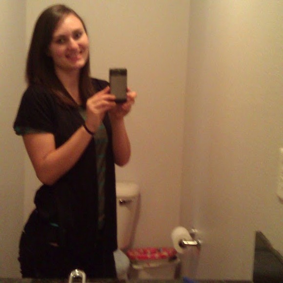 Meet your Posher, Leslie - Picture 1 of 1